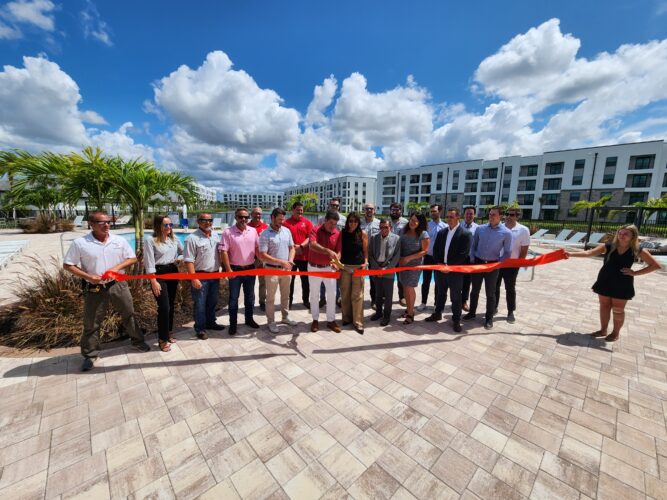 Siesta Lakes holds ribbon-cutting, is 'move-in ready'